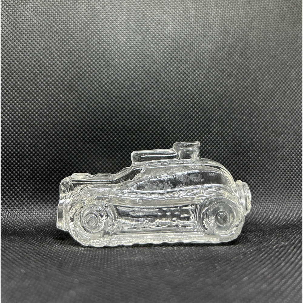 1942 VINTAGE VICTORY GLASS U.S. MILITARY TANK CANDY CONTAINER